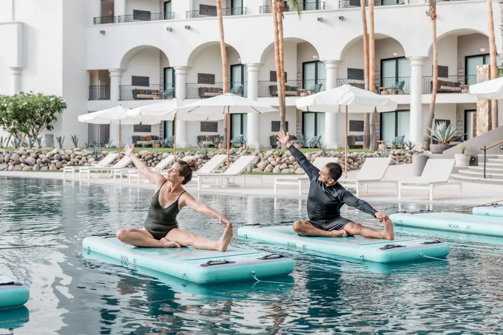 Picturte of a two men doing exercise in a pool