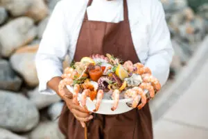 imagen de alimentos que incluyen camarones en un tazón