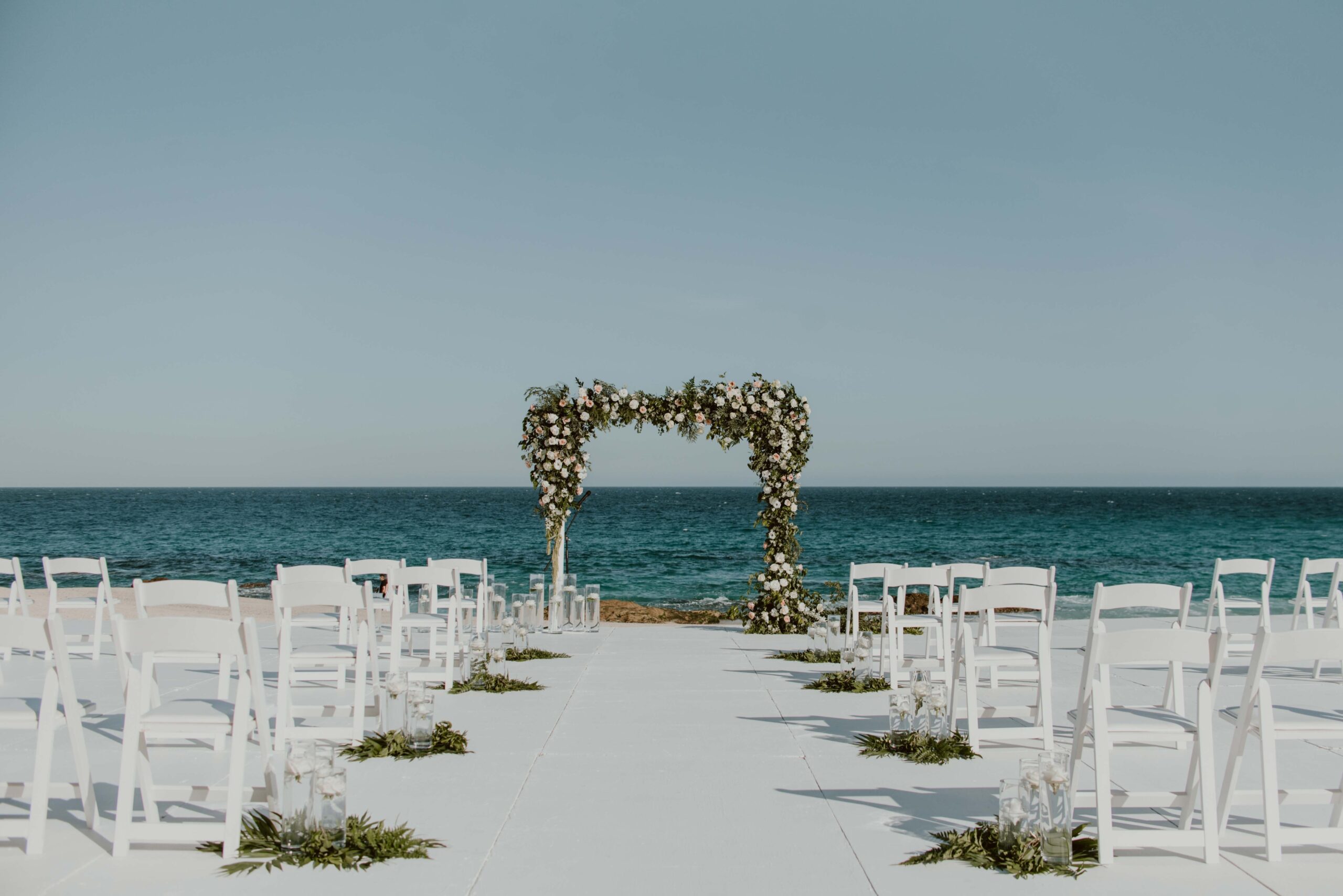http://picture%20of%20a%20wedding%20setup%20on%20the%20beach