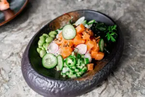 imagen de un plato lleno de ensalada