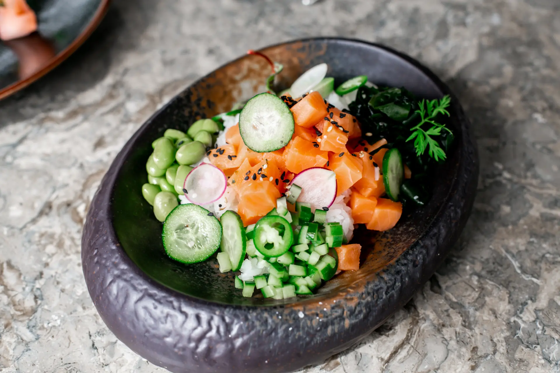 imagen de un plato lleno de ensalada