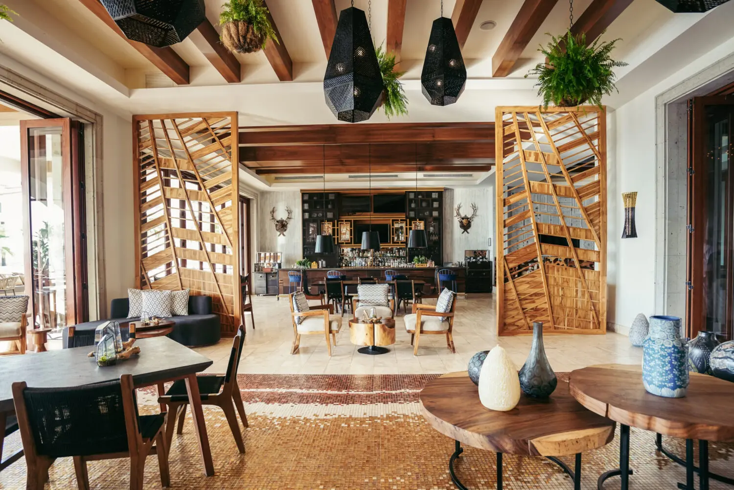 imagen de un restaurante con muebles estéticos y luces