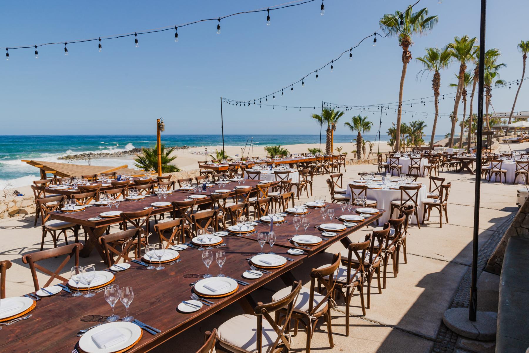 Picture of the open air restaurant with the sea view